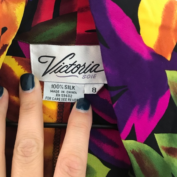 Beautiful vintage 100% silk dress - Picture 2 of 6